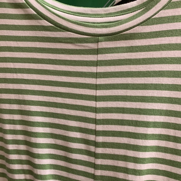 NWT BR designer tee 🖤 - Picture 3 of 5